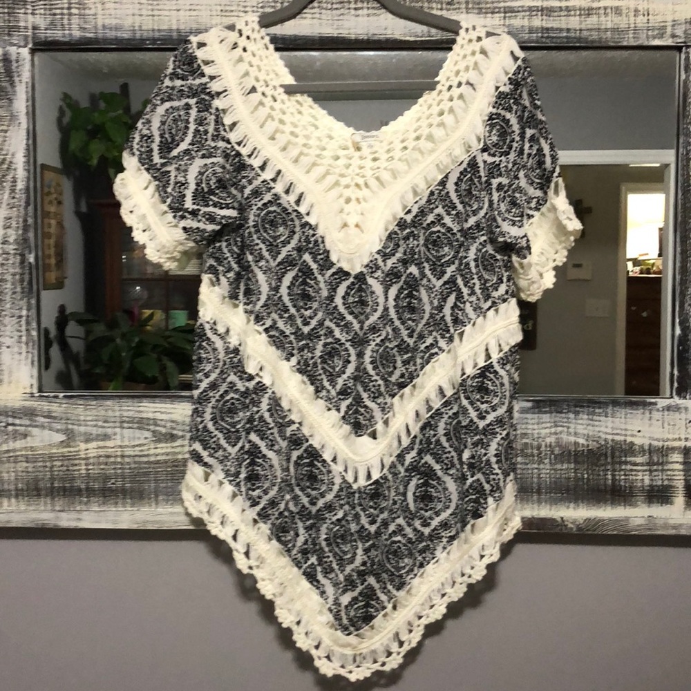 Beautiful crochet blouse NWT